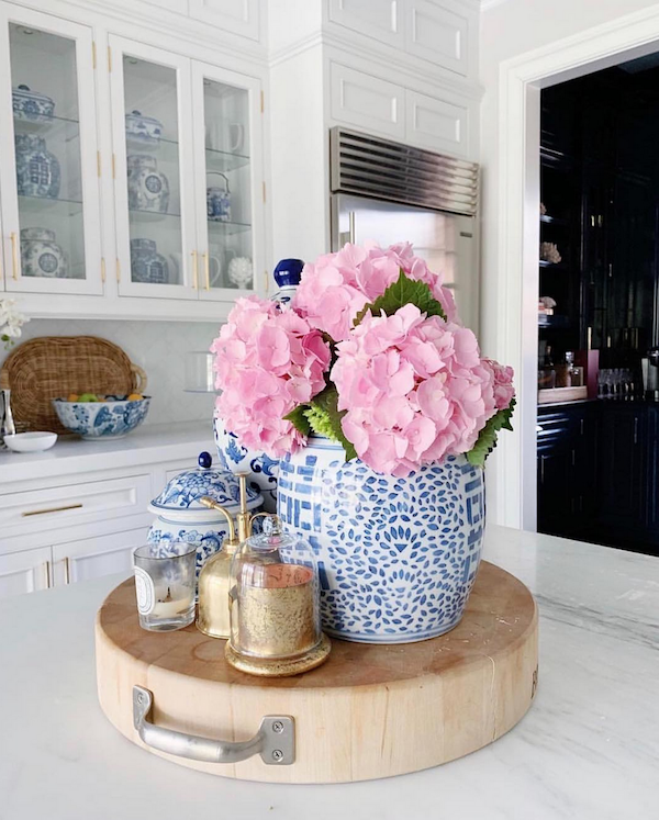 Hydrangeas in a white kitchen fresh flowers as a interior design tip to use in your own home