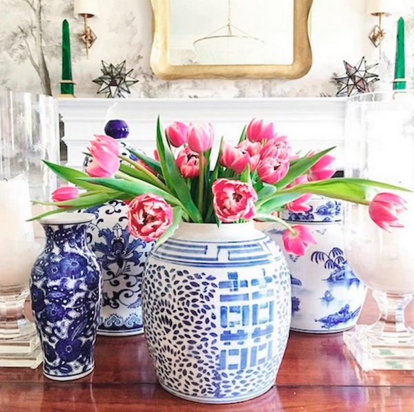 blue and white dining room centerpiece with pink tulips.