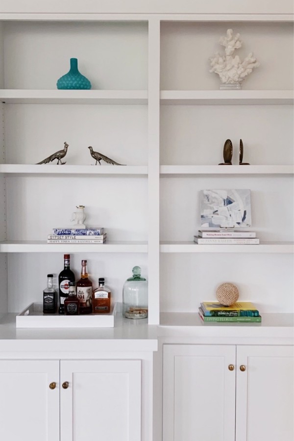 minimalist look on white built in bookshelves