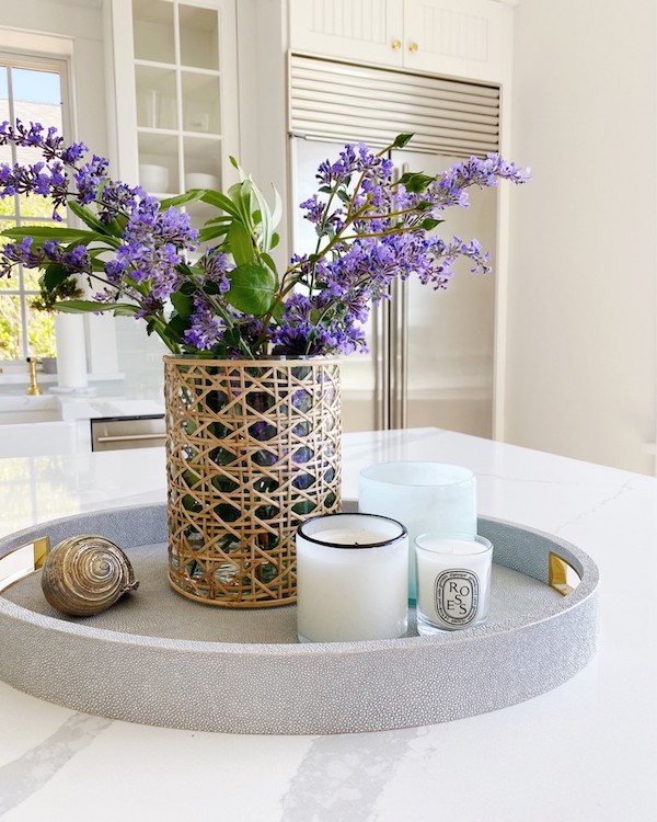 center island of kitchen using quartz