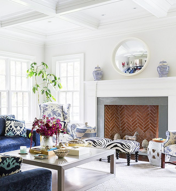 white ceiling trim with calm paint on walls in family room
