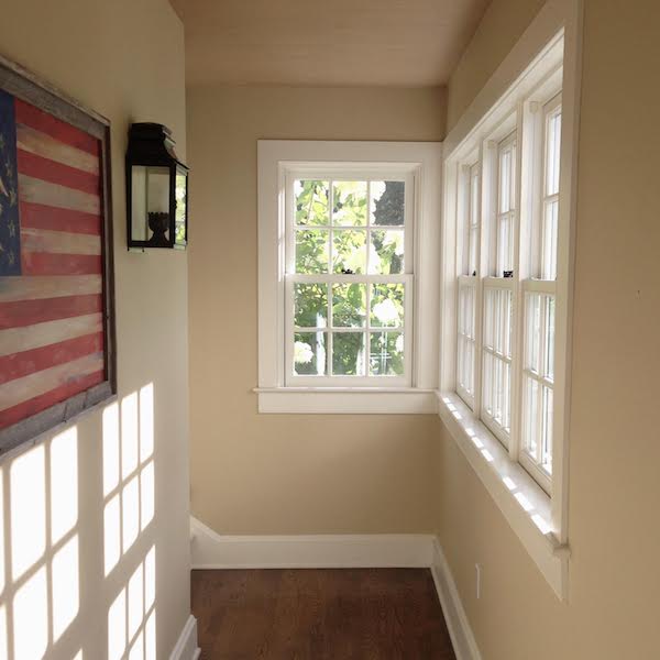 Benjamin Moore Putnam Ivory on hallway walls with natural light