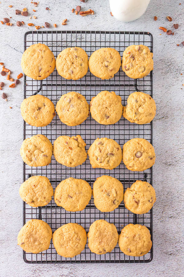 pecan cookies cooling on wire rack