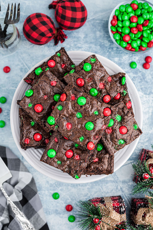 finished Christmas m&m brownies on a plate