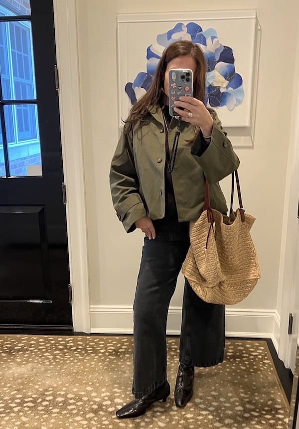 army green light fall jacket outfit.