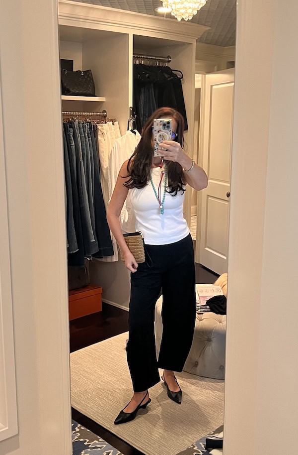 casual style for women over 50 black and white date night look.